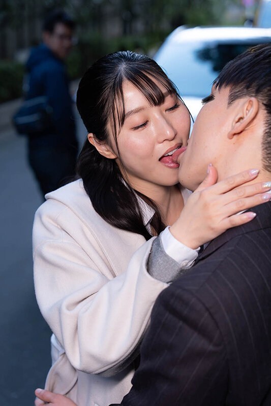 通行人は二度見する！ドラマの主人公のような不意打ち路上キスで火がついた人妻上司は浮気欲が止まらないVOL.2 画像9