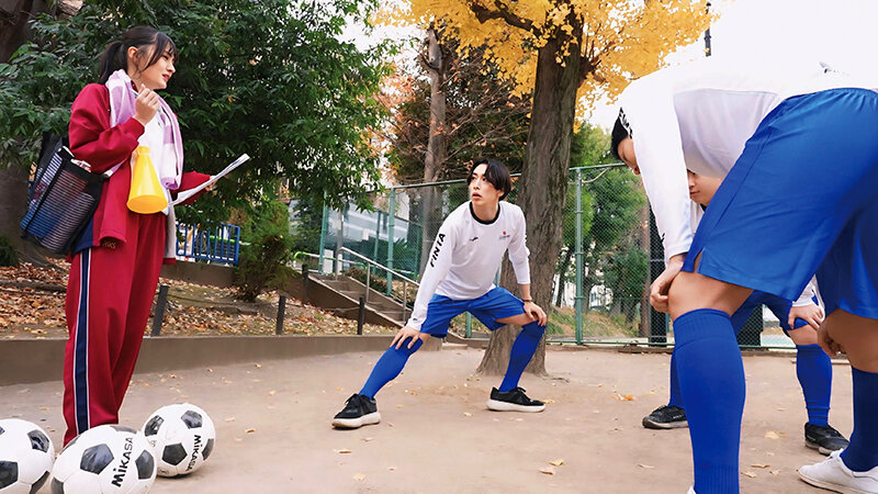 サッカー部の女子マネージャーは憧れの先輩のレギュラー獲得のために顧問教師の性処理をしています 幸村泉希 画像3