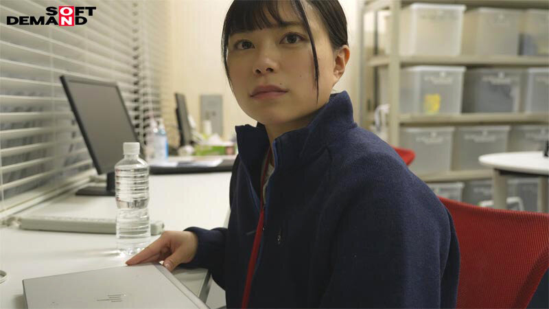 SOD女子社員 AV出演業務 制作部 中途1年目 岡島明来（24） 初客観単体SEX 平日昼間社内連れ回し声ガマンSEX おもちゃオナニー イカされまくり初4P 公開全裸挨拶 画像2