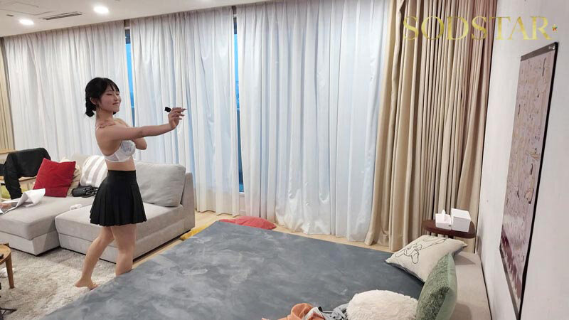 新川空と初対面のイケメン男を2人きりの部屋に置いてきた ヤリたくなったらいつでもOK!赤面イチャイチャセックスを24時間モニタリング 新川空 画像7