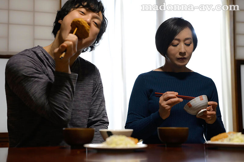 トップクラスのアラ還 専属第2章 中出し解禁―。 「お義母さんあの時、弟を産んでくれるって約束したよね?」 どうしても下の子が欲しかった僕は、閉経間近に迫る薫さんの膣内に毎日、子種を流し込み続けました…。 木戸薫 画像1