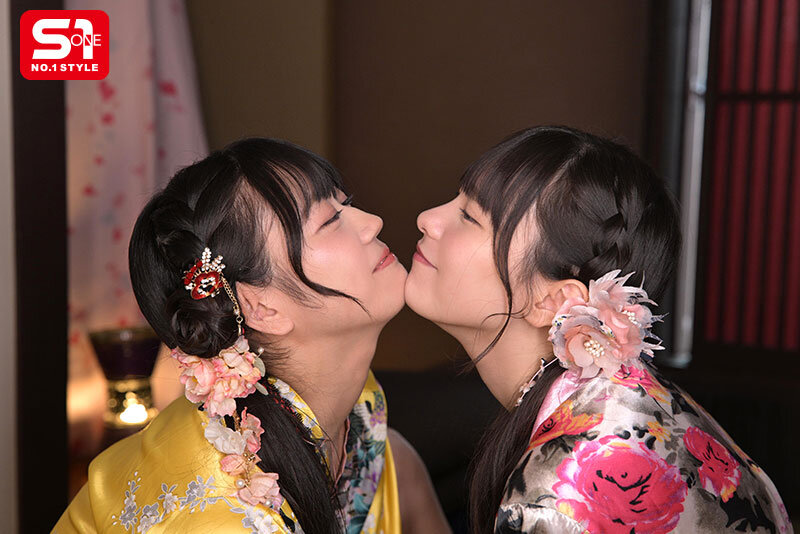 【VR】出張先の方言コンカフェで東北美人と意気投合 田舎の冬はセックスしかヤルことなくて きめ細かい美肌でぬくぬく超密着サンドイッチ逆3P 明日葉みつは 村上悠華 画像4