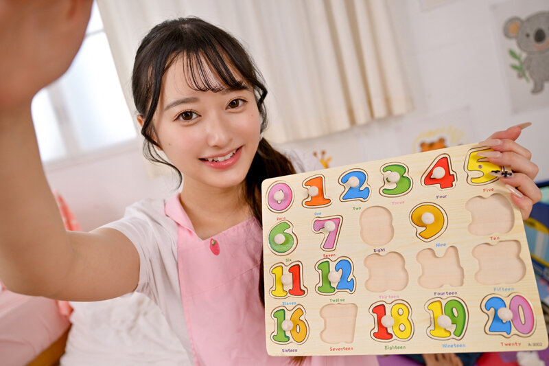 【VR】【8K】【完全ショタ視点】夏歩お姉ちゃんの優しいぴゅっぴゅっのお手伝い ~保育士のあまあま見つめチンこき寸止めオナサポ~夏歩お姉ちゃん 花守夏歩 画像3